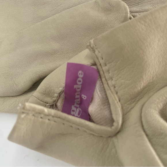Vintage Grandoe Silk Lined Cream Leather Gloves - Picture 6 of 7